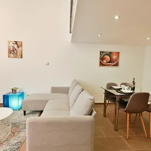danube-dwellings-akacfa-utca-41.inbudapesthotels.com/